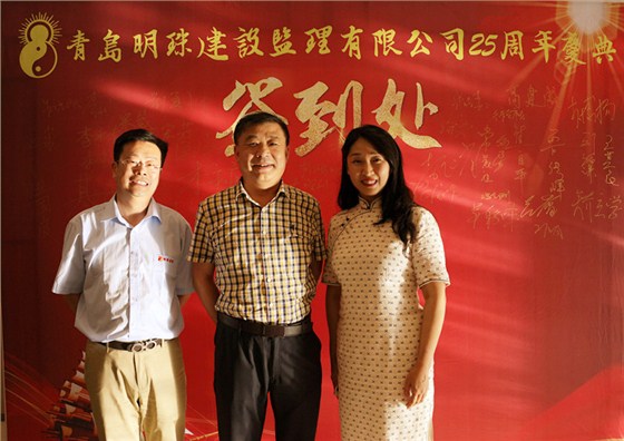 明珠监理总经理侯方鹏侯总与客户合照风采