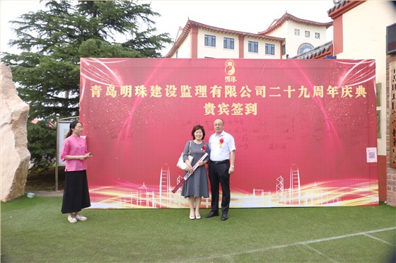 嘉宾合影留念风采