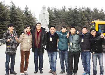 明珠年轻职员教育基地接受培训展笑颜