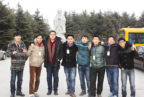 明珠年轻职员教育基地接受培训展笑颜