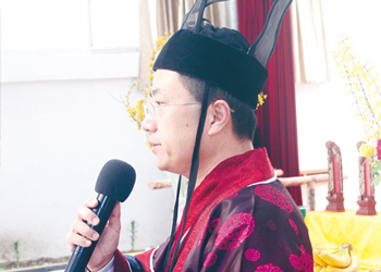 副总经理张兵主持典礼