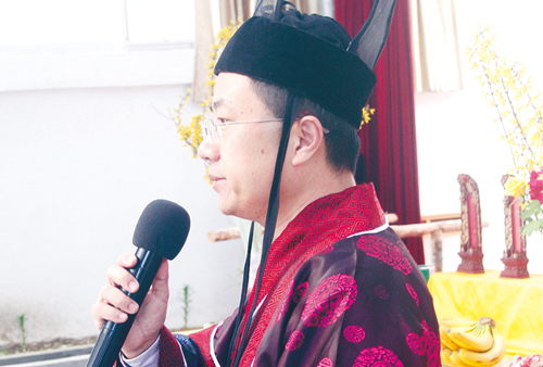 副总经理张兵主持典礼