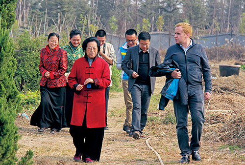 英格兰东北教育集团执行总裁汤姆先生前来明珠园参观学习