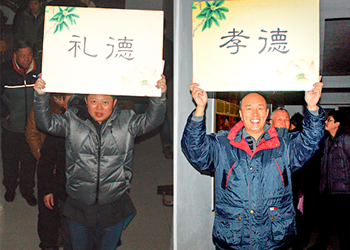 公司职员分组入场有序参加培训学习