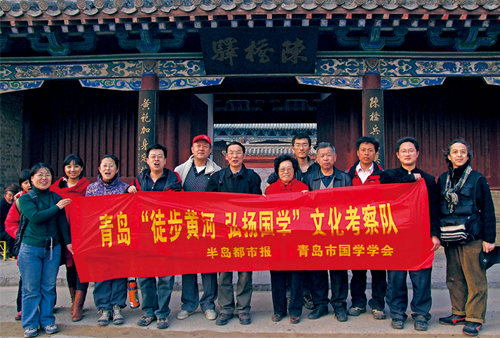 公司领导班子参加文化考察活动