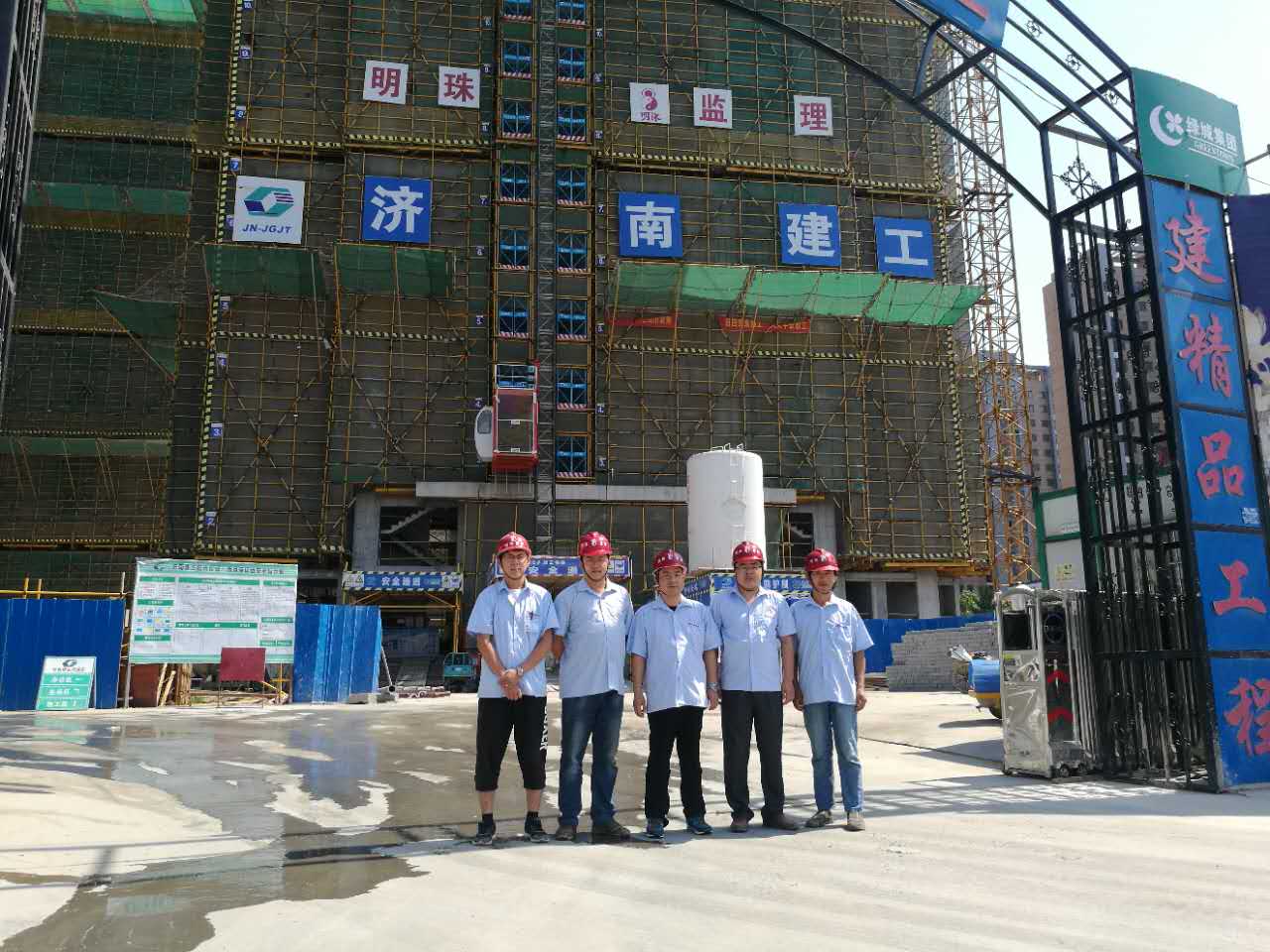 明珠监理胶州朗月苑项目团队集体照