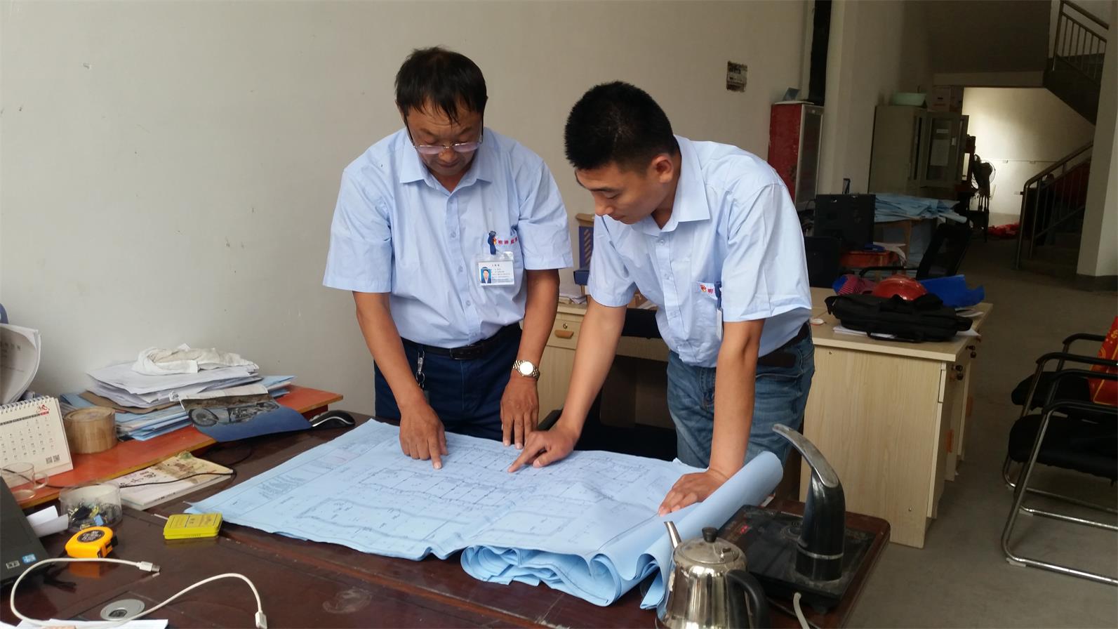 明珠监理赵总监及黄工审阅图纸