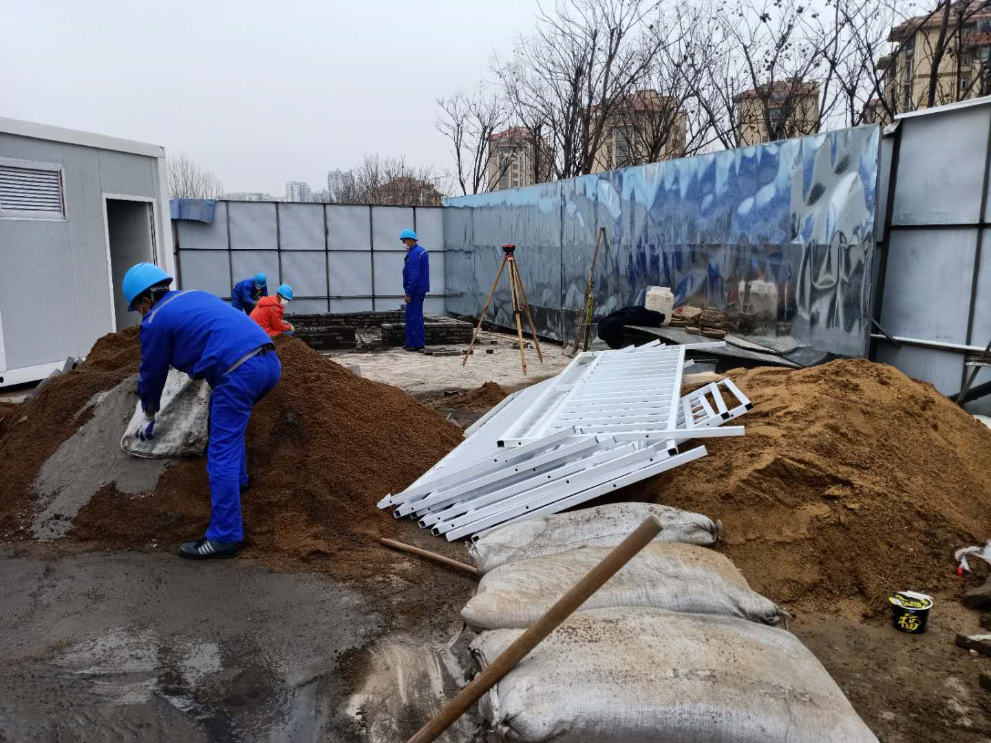 项目初期箱变基础施工