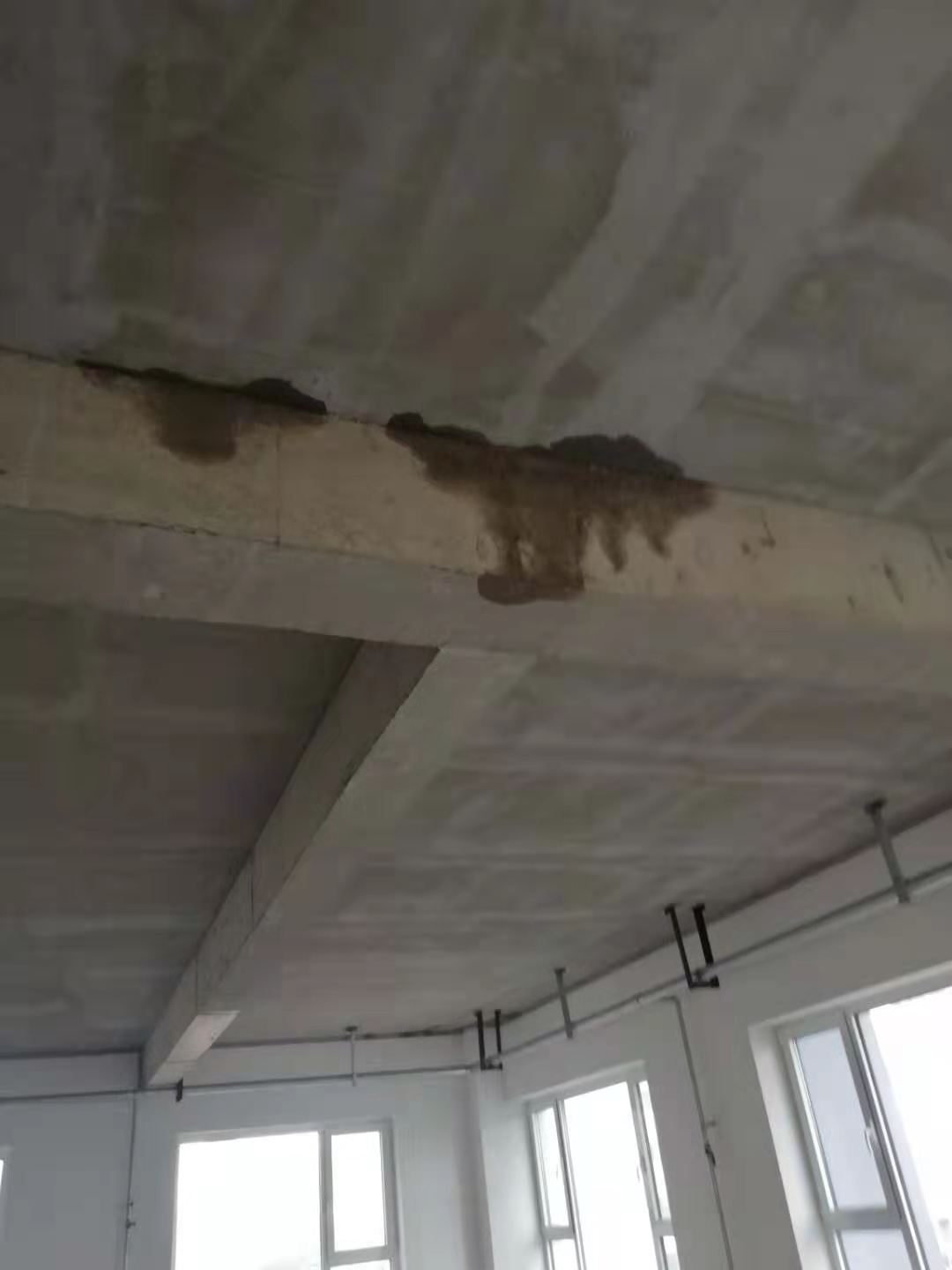 雨季时的渗漏点，明珠监理详细记录渗漏点、渗漏情况